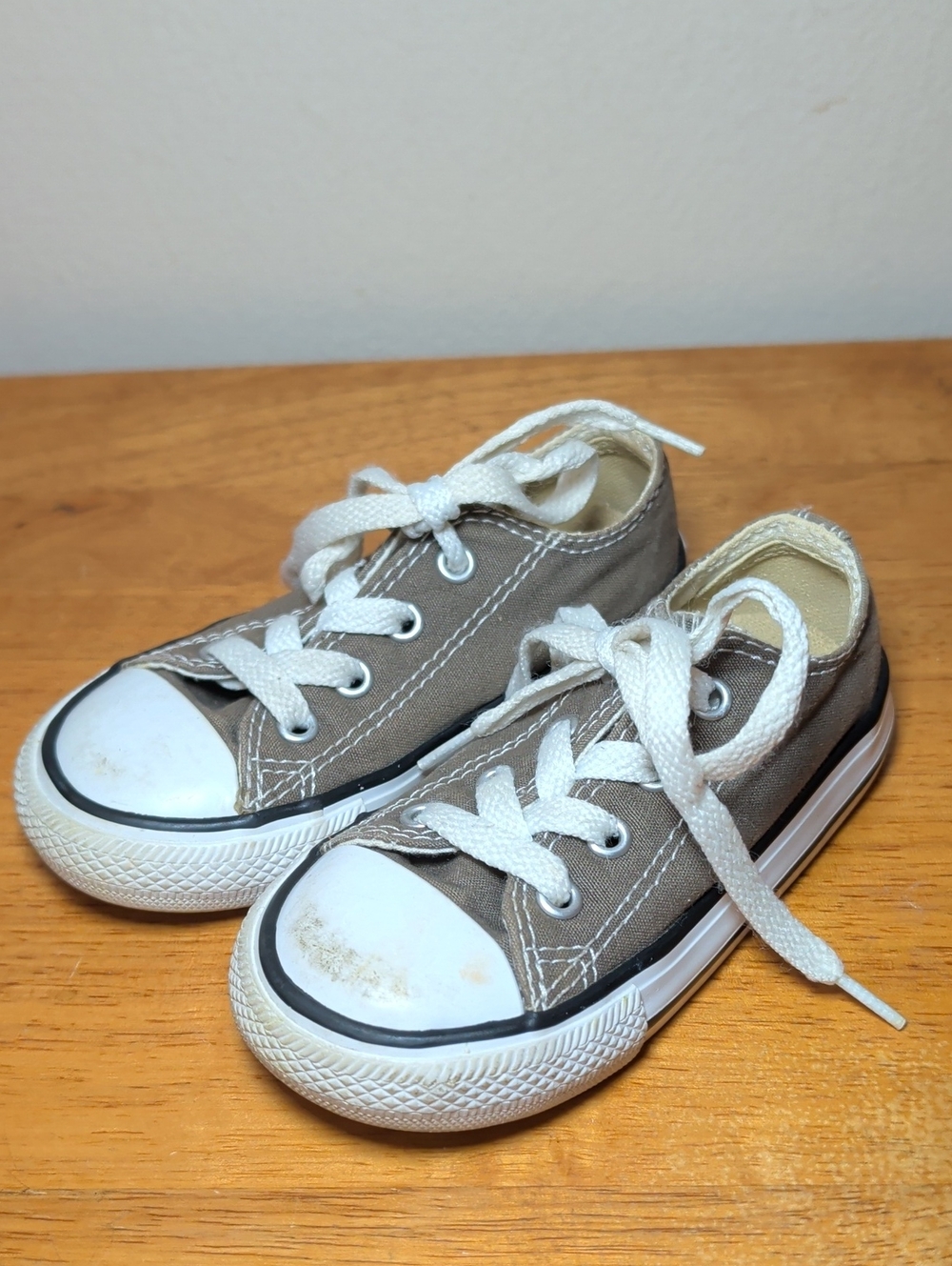 Converse Toddler Chucks Gray White Sneakers Low-Top Skater Grunge Unisex Size 7